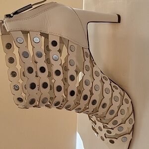 1. State heeled sandal